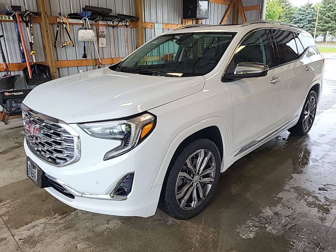 Used 2019 GMC Terrain Denali w/ GMC Pro Grade Package AWD/4WD image 2