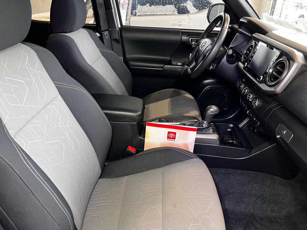 Used 2020 Toyota Tacoma TRD Off-Road w/ Technology Package image 47