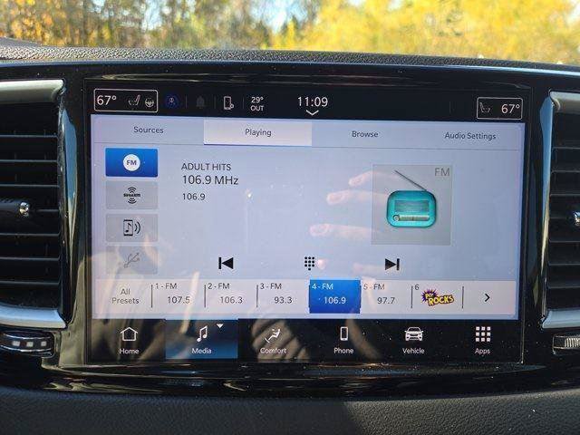 Used 2024 Chrysler Pacifica Touring-L FWD image 19