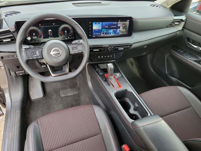 Used 2025 Nissan Kicks SR FWD image 17