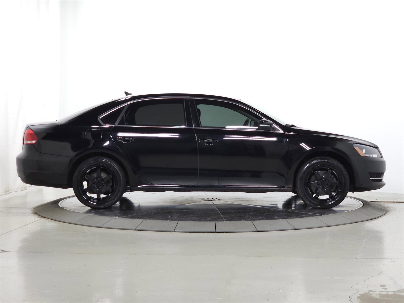 Used 2014 Volkswagen Passat 1.8T SE FWD image 9