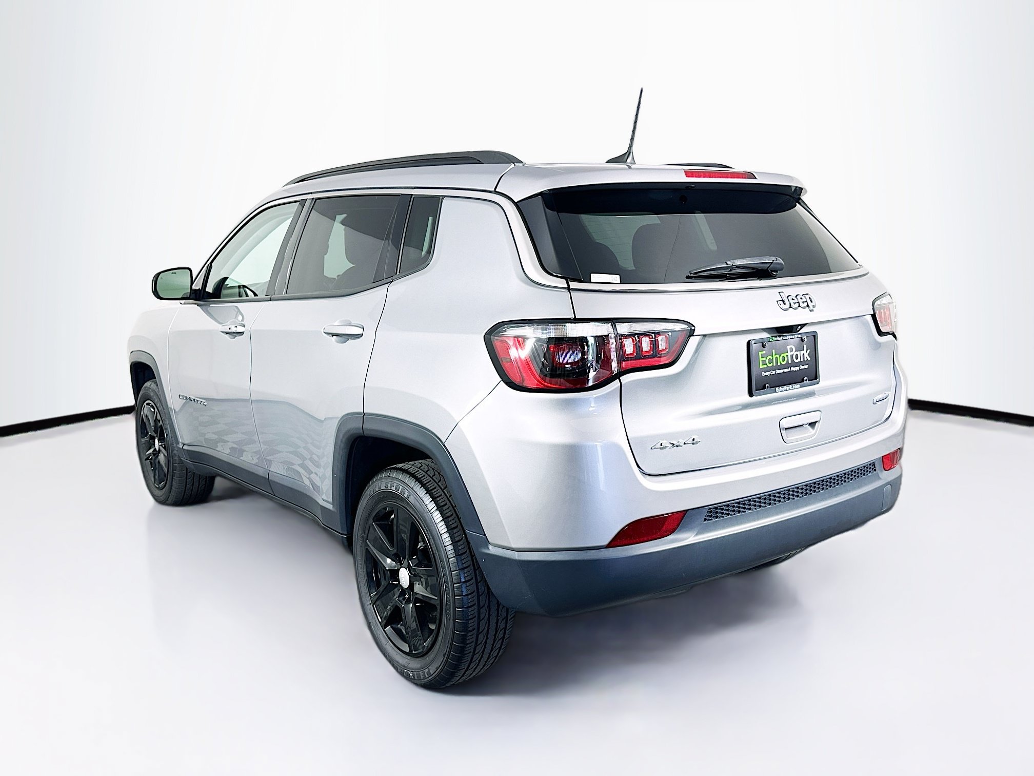 Used 2022 Jeep Compass Latitude w/ Convenience Group AWD/4WD image 5