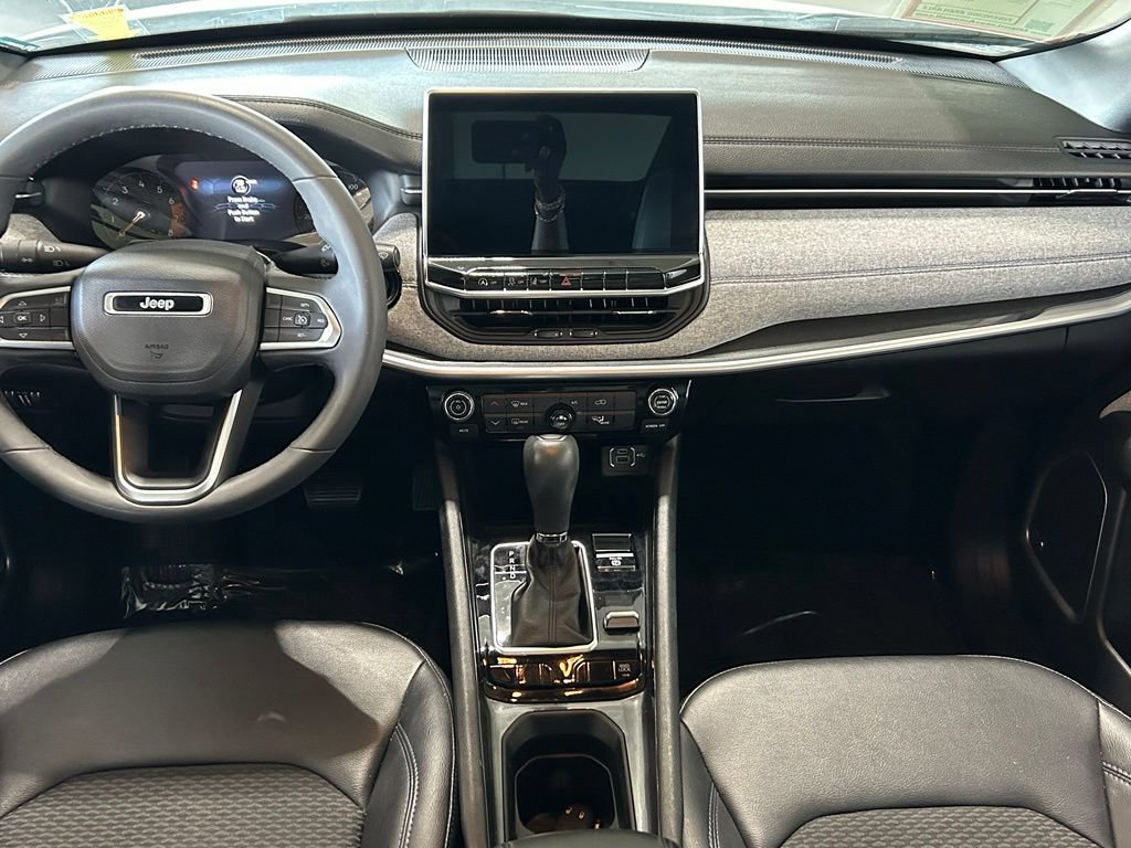 Used 2023 Jeep Compass Latitude w/ Sun and Sound Group AWD/4WD image 10