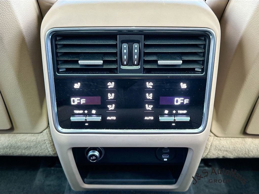 Used 2022 Porsche Cayenne Platinum Edition AWD/4WD image 31