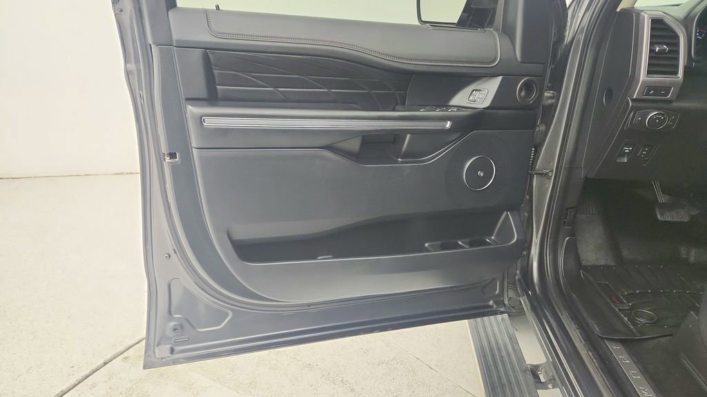 Used 2019 Ford Expedition Platinum AWD/4WD image 27