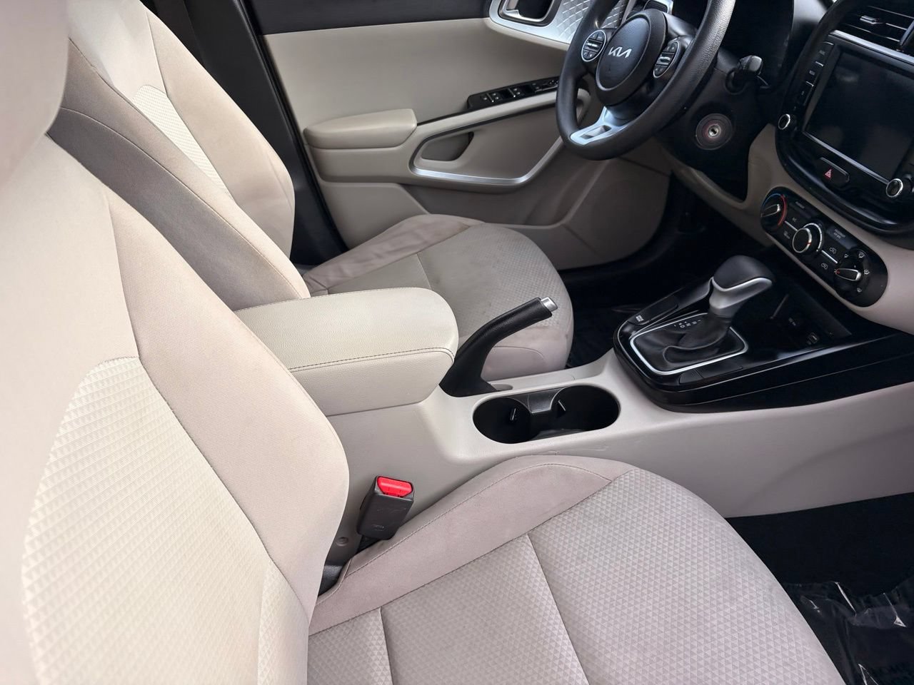 Used 2023 Kia Soul LX w/ LX Technology Package FWD image 12