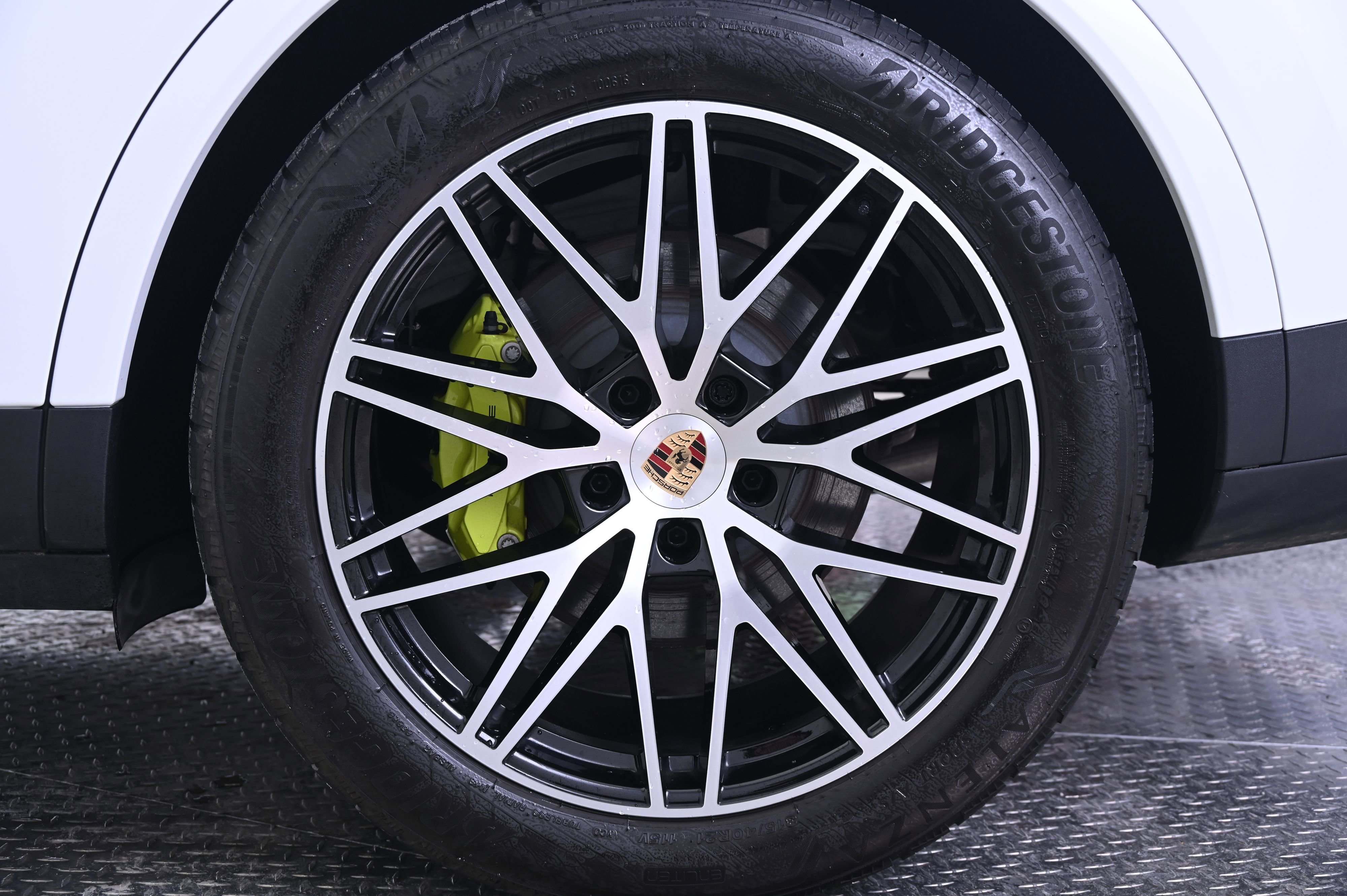 Certified 2025 Porsche Cayenne E-Hybrid image 12