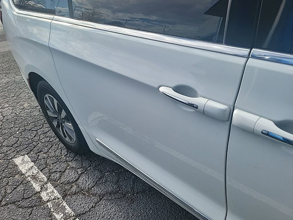 Used 2023 Chrysler Pacifica Limited image 10