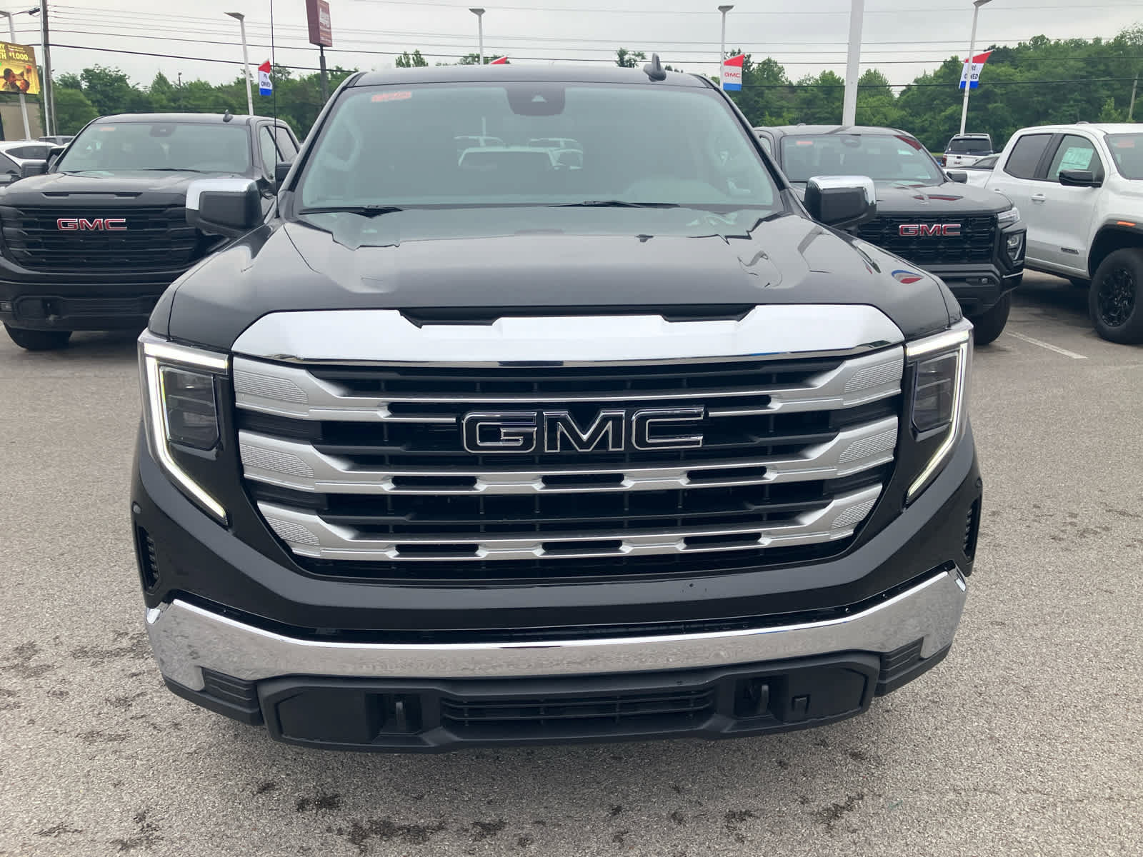 New 2026 GMC Sierra 1500 SLE w/ X31 Off-Road Package AWD/4WD image 2
