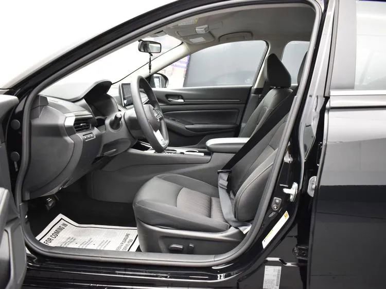 Used 2024 Nissan Altima 2.5 SV image 15