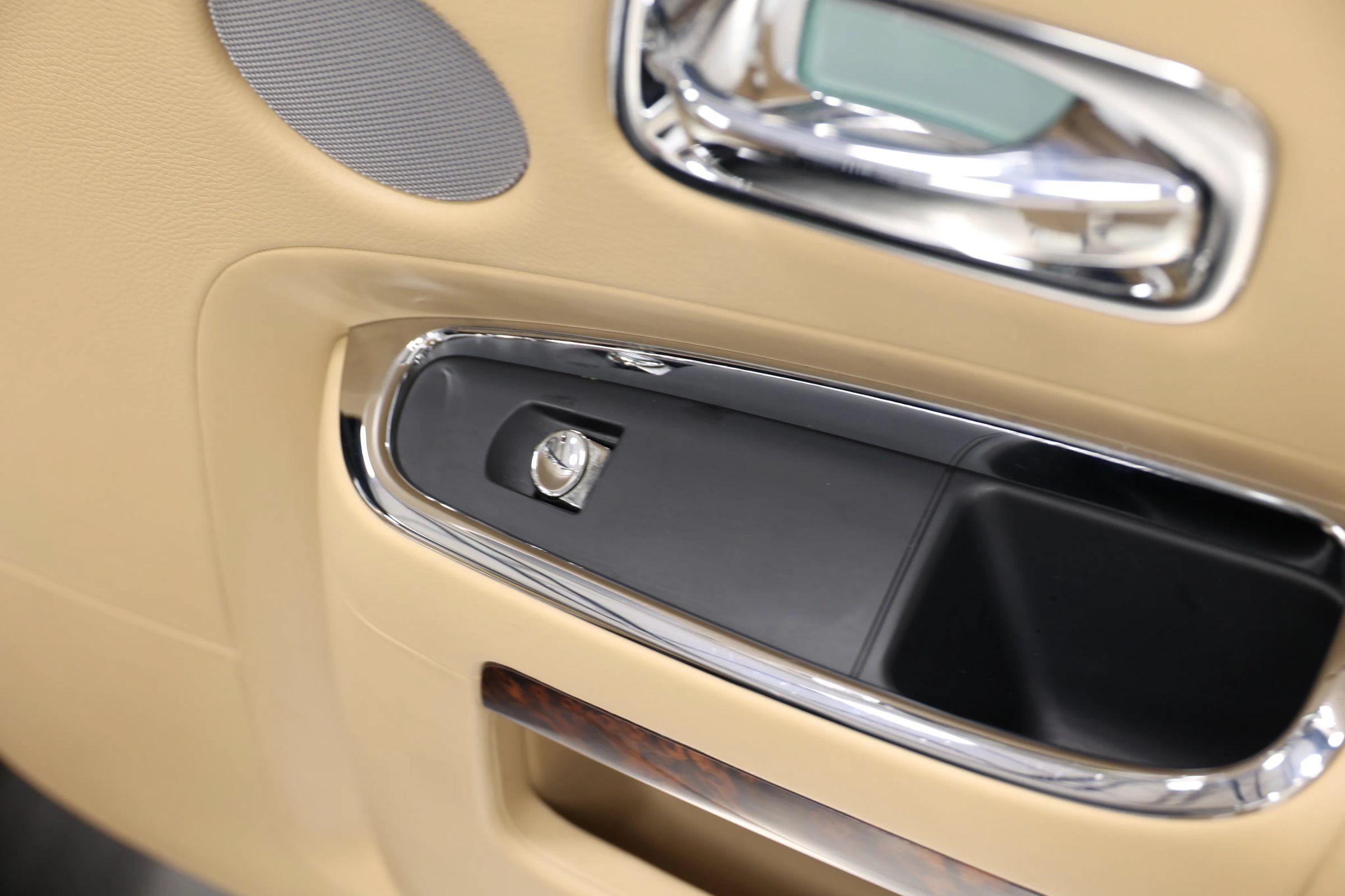 Used 2010 Rolls-Royce Ghost RWD image 87