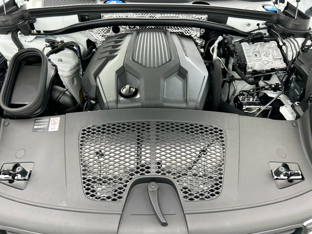 Used 2026 Porsche Macan AWD/4WD image 30
