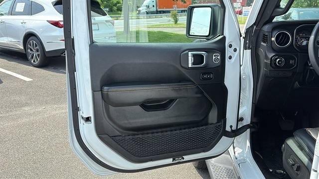 Used 2024 Jeep Wrangler Unlimited Sahara w/ Technology Group AWD/4WD image 8