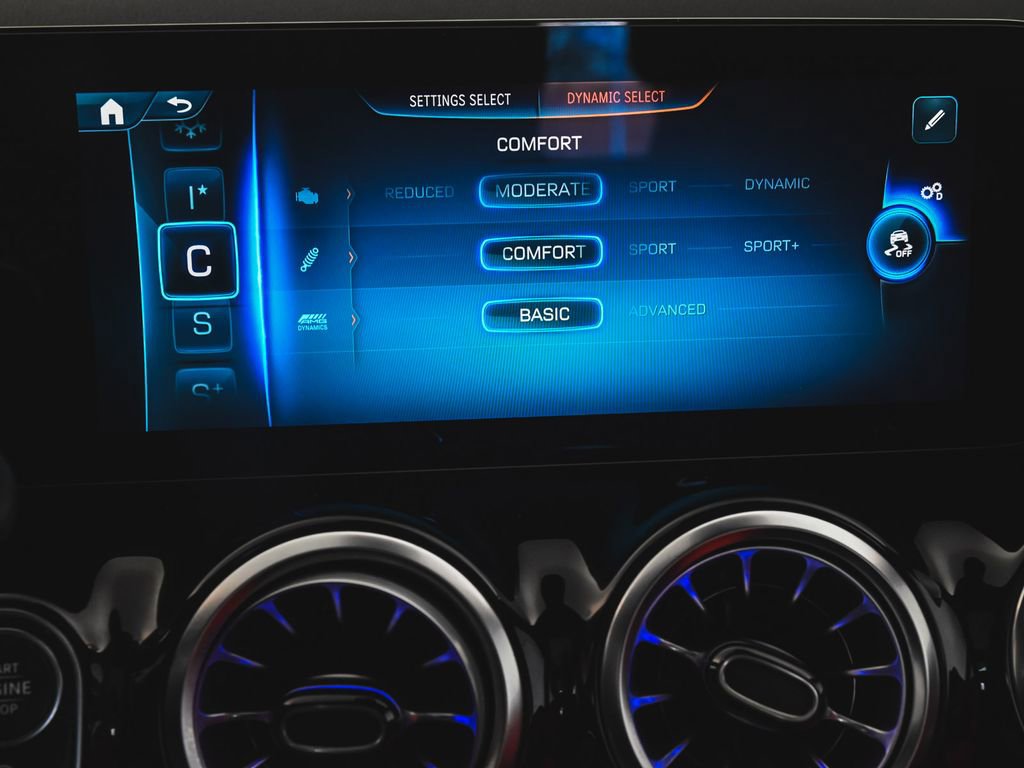 Used 2024 Mercedes-Benz GLA 35 AMG 4MATIC image 21