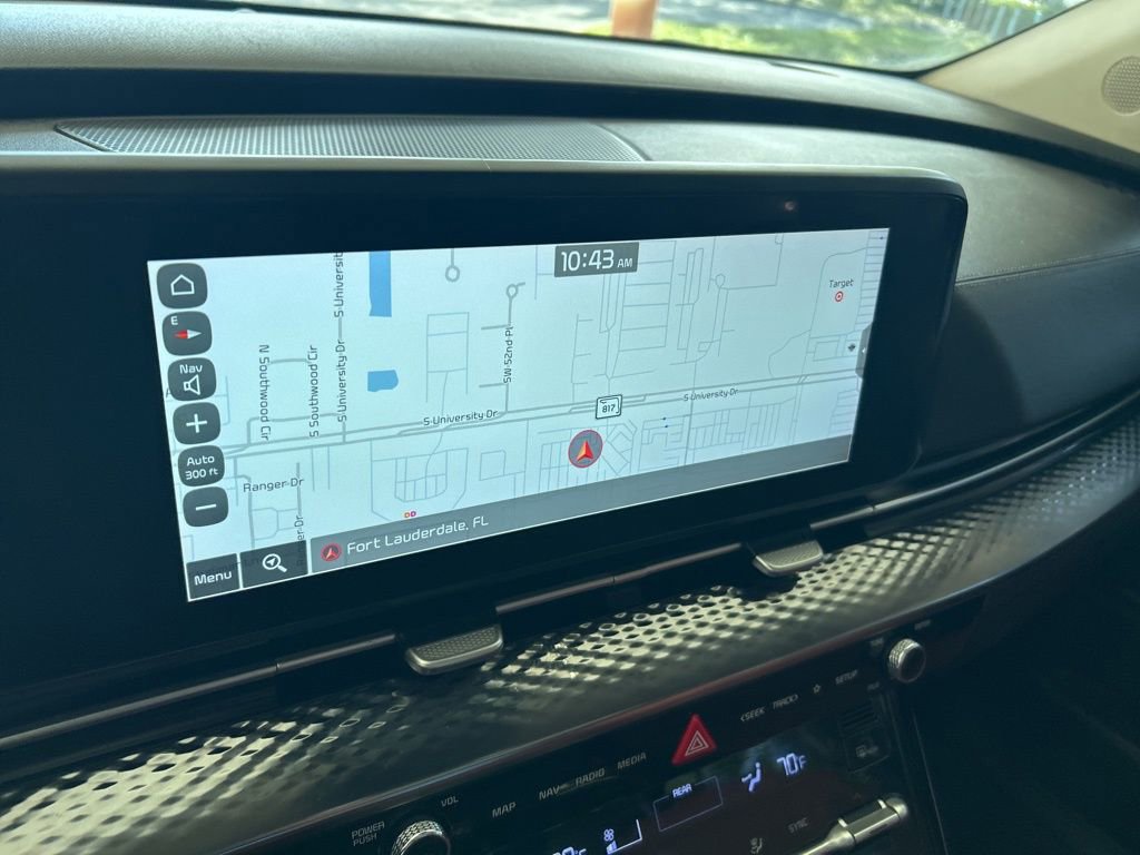 Used 2022 Kia Carnival SX Prestige image 11