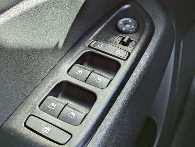 Used 2024 Hyundai Venue SE image 22