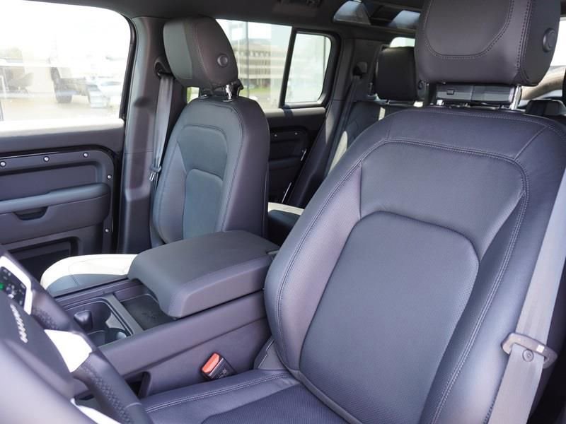 New 2024 Land Rover Defender 110 S image 9