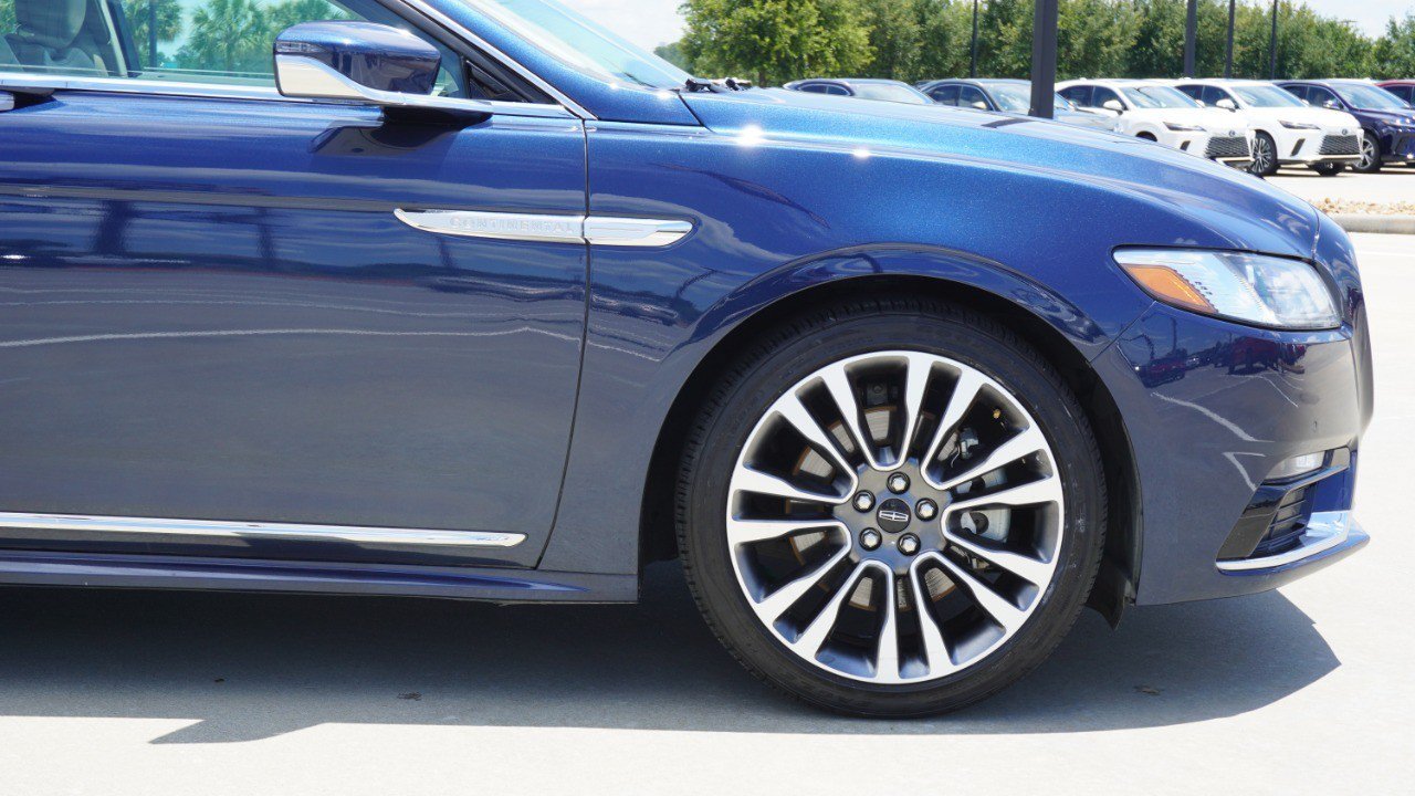 Used 2017 Lincoln Continental Select FWD image 9