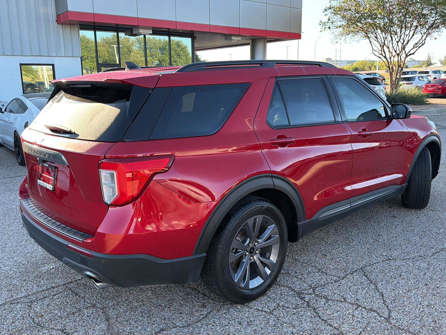 Used 2023 Ford Explorer XLT RWD image 3