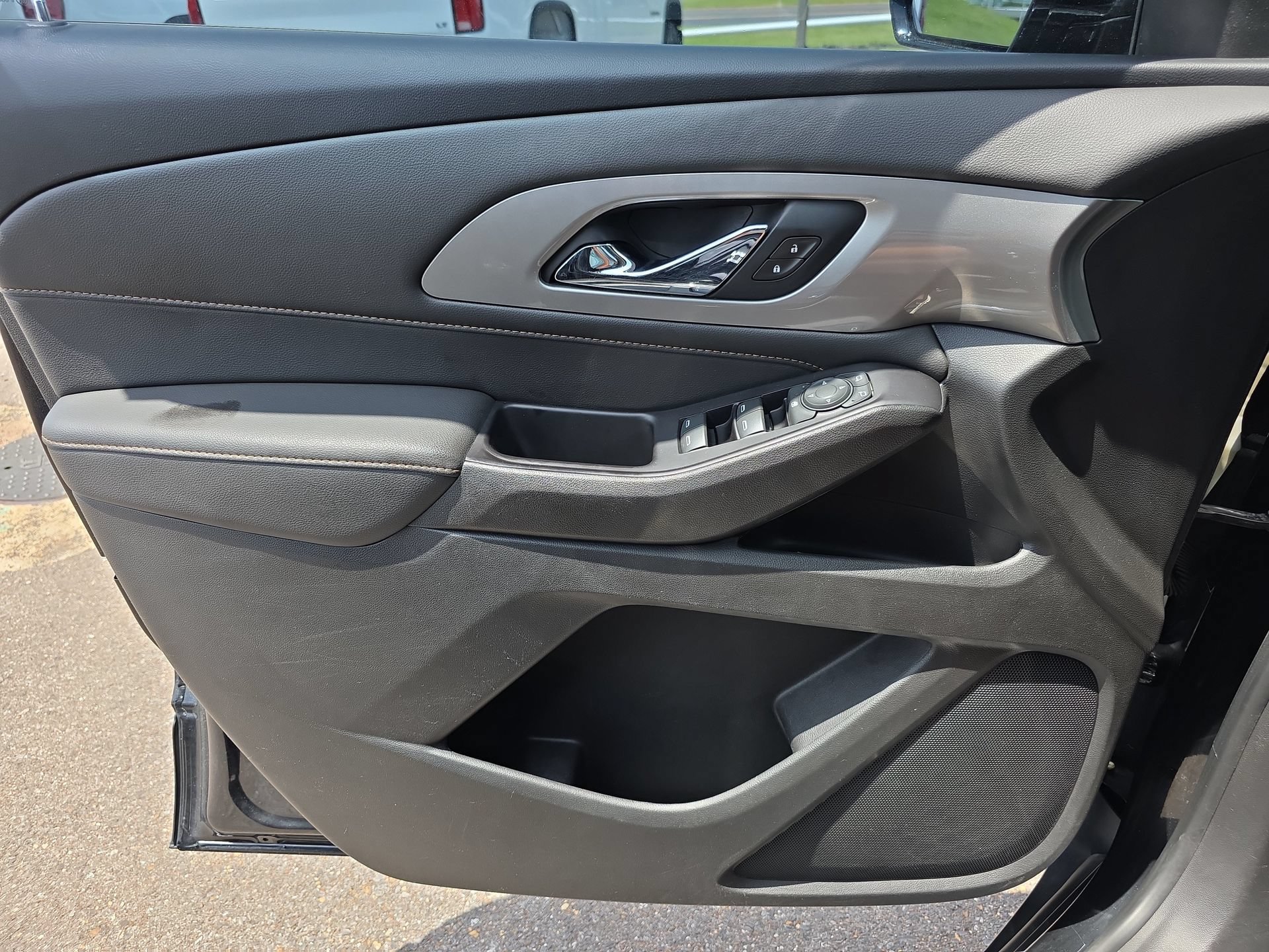 Used 2020 Chevrolet Traverse LS w/ LPO, Blackout Package FWD image 18