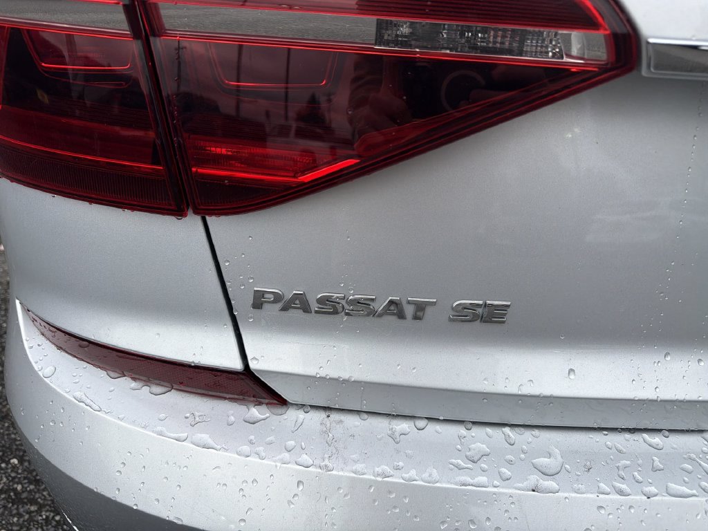 Used 2018 Volkswagen Passat 2.0T SE FWD image 32