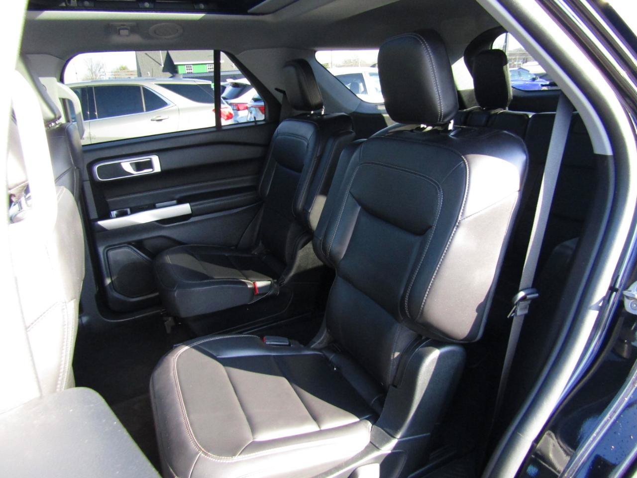 Used 2022 Ford Explorer XLT w/ Equipment Group 202A AWD/4WD image 22