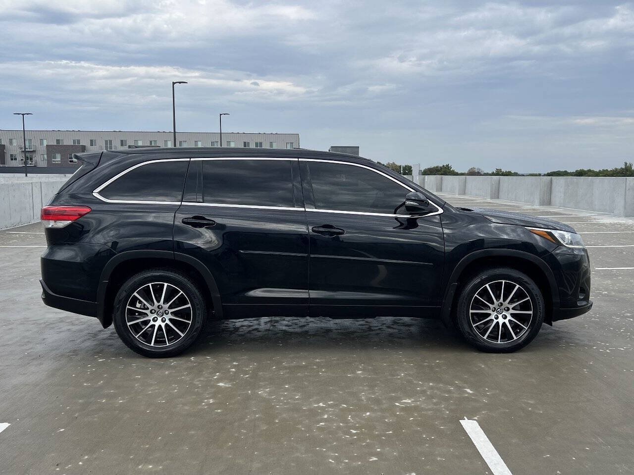 Used 2018 Toyota Highlander SE w/ Protection Package #3 AWD/4WD image 5