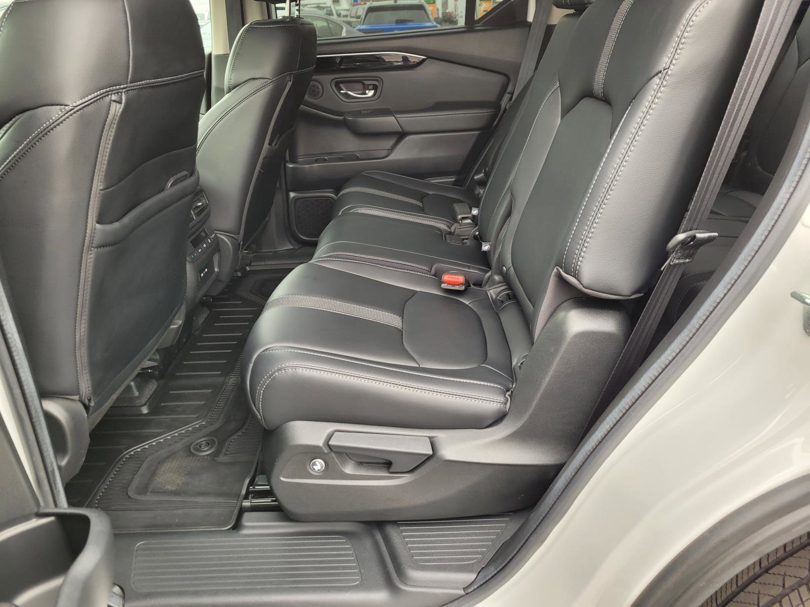 Used 2024 Honda Pilot Touring image 12