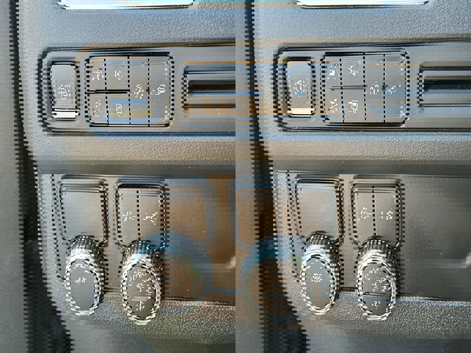 Used 2022 GMC Yukon XL SLT w/ SLT Luxury Package image 29