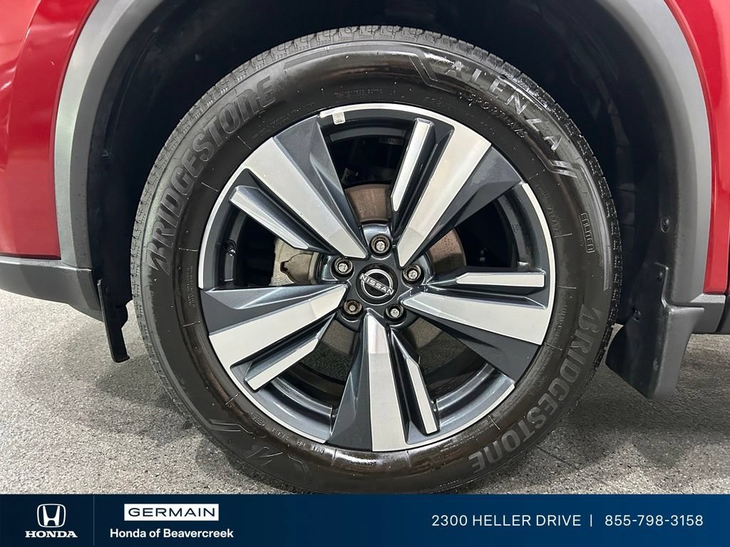 Used 2025 Nissan Rogue SL AWD/4WD image 13