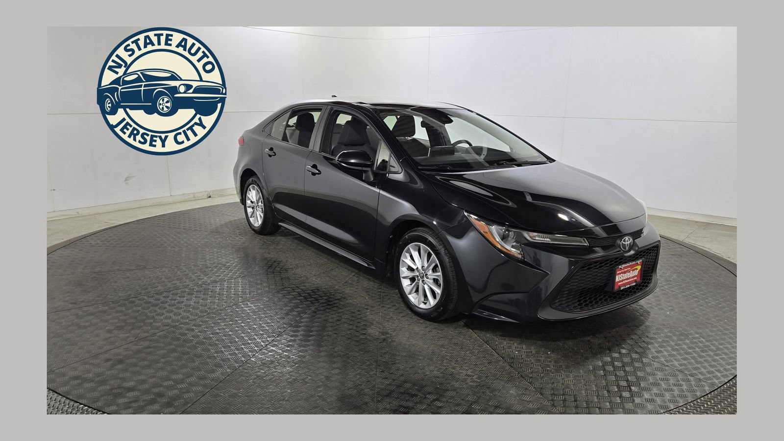 Used 2021 Toyota Corolla LE w/ LE Convenience Package FWD image 1