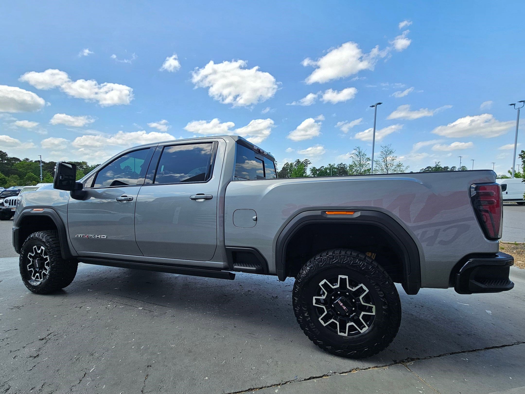Used 2025 GMC Sierra 2500 AT4X AWD/4WD image 5