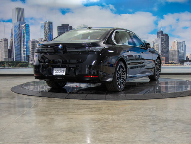 Used 2027 BMW 740i xDrive AWD/4WD image 6