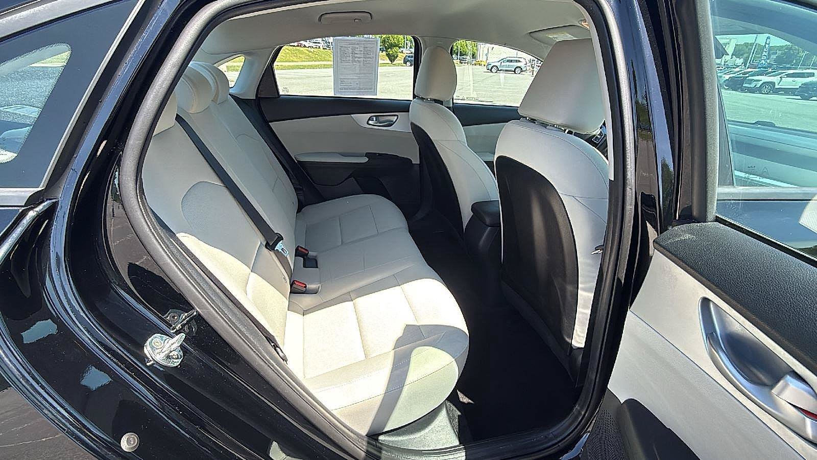 Used 2023 Kia Forte LXS w/ LXS Technology Package FWD image 17