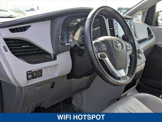 Used 2020 Toyota Sienna XLE w/ XLE Navigation Package FWD image 12