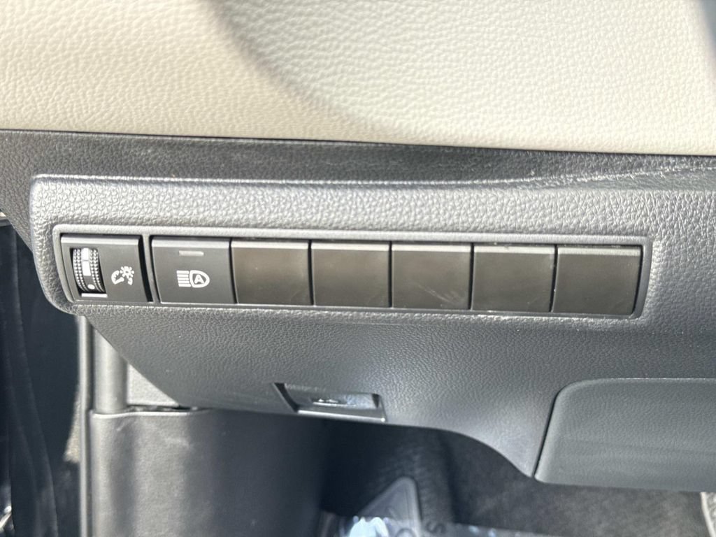 Used 2025 Toyota Corolla LE FWD image 38