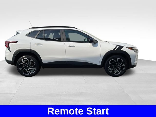 Used 2024 Chevrolet Trax RS w/ Sunroof Package FWD image 6
