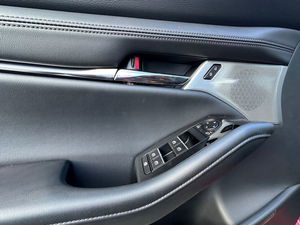 New 2026 MAZDA MAZDA3 Hatchback w/Premium Plus Pkg image 10