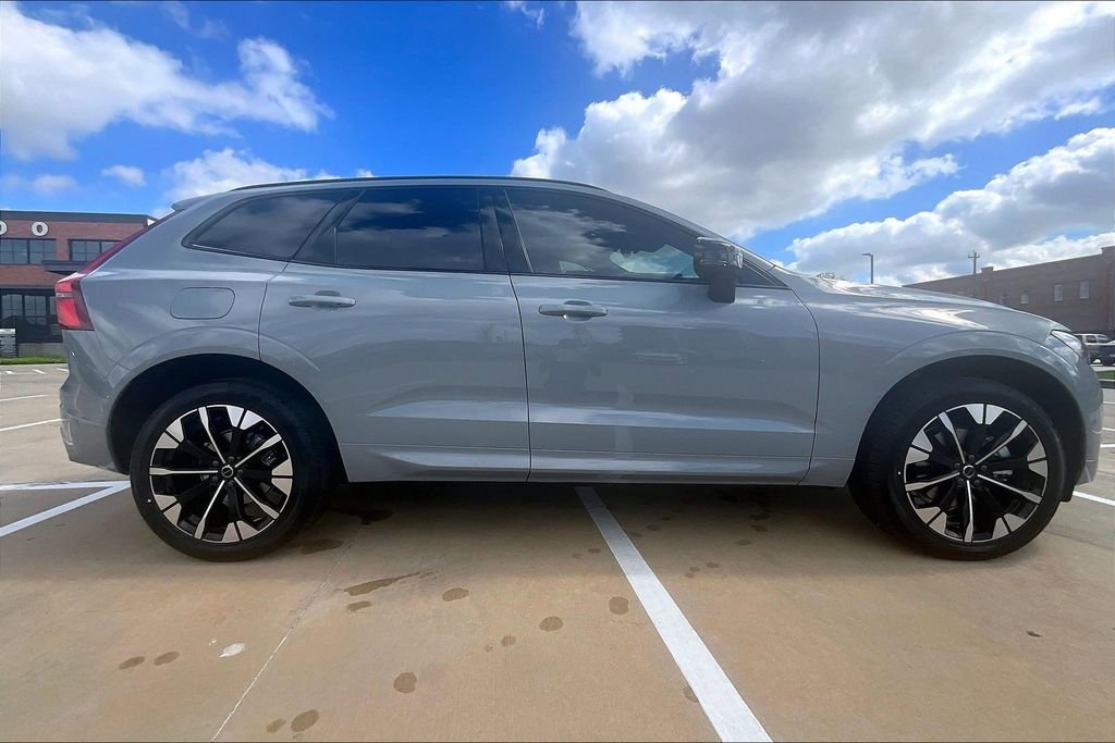 New 2026 Volvo XC60 B5 Plus w/ Protection Package Premier AWD/4WD image 22