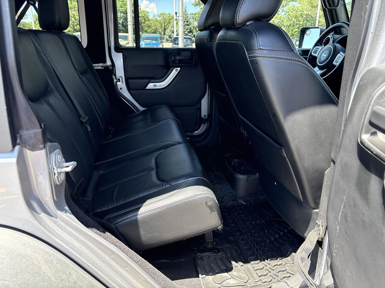Used 2017 Jeep Wrangler Unlimited Rubicon AWD/4WD image 12