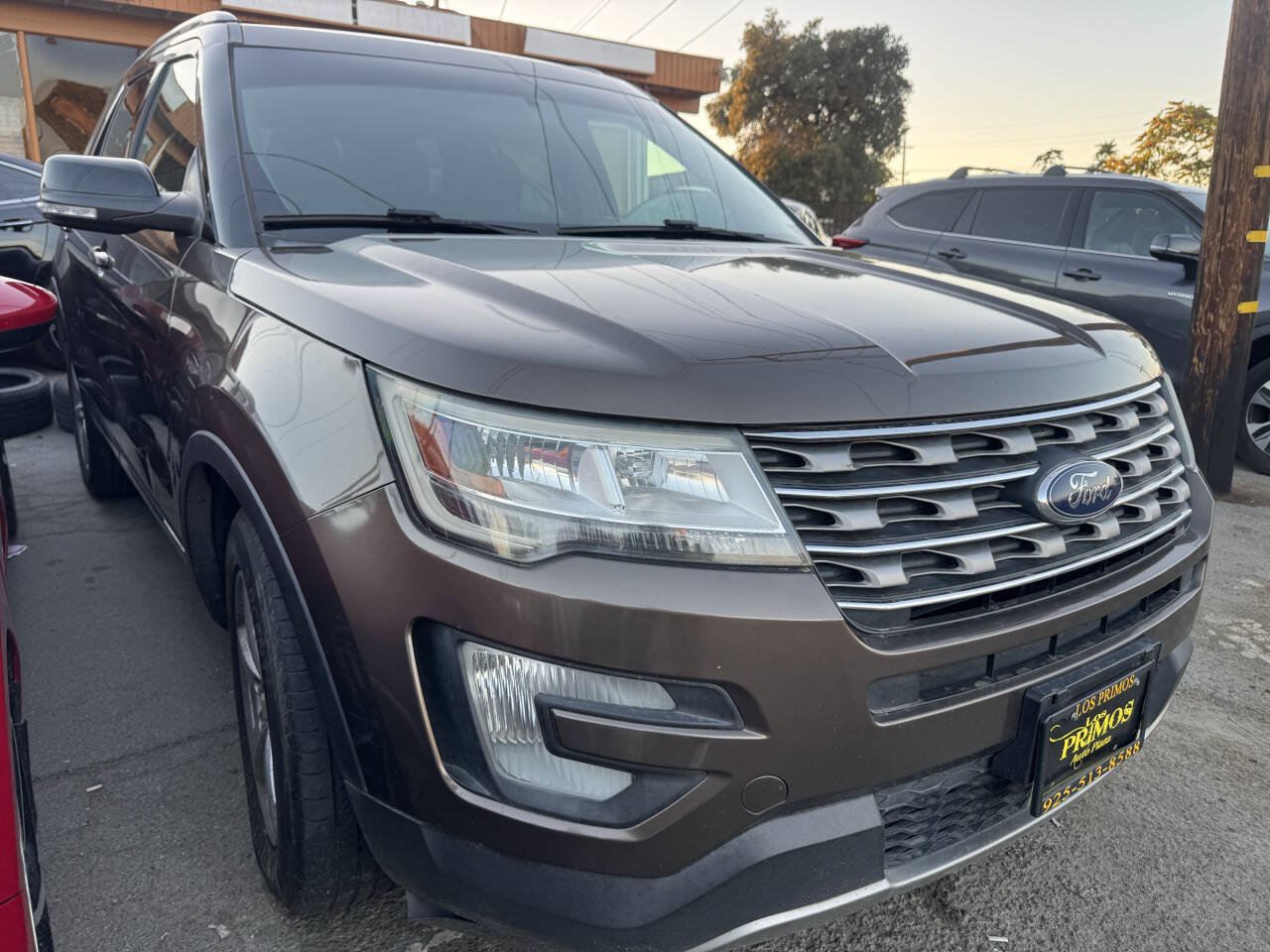 Used 2016 Ford Explorer XLT AWD/4WD image 3