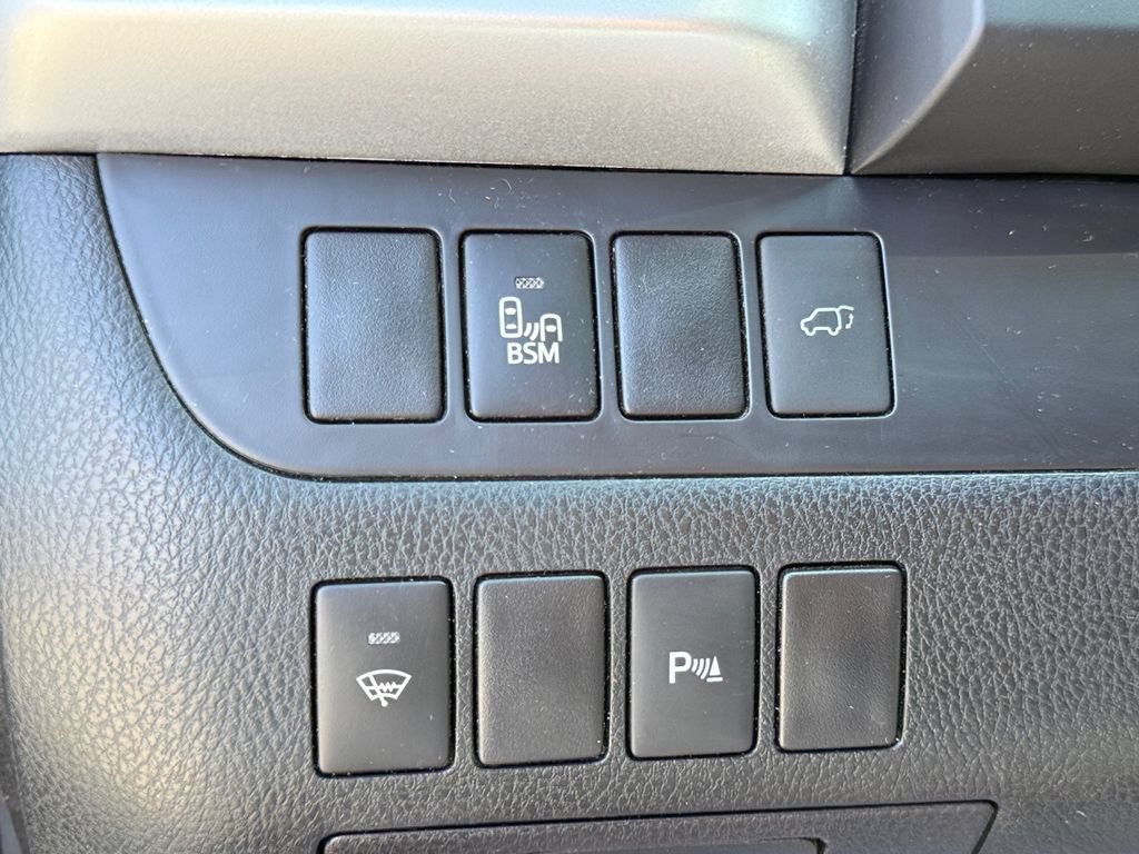 Used 2016 Toyota Highlander Limited AWD/4WD image 21