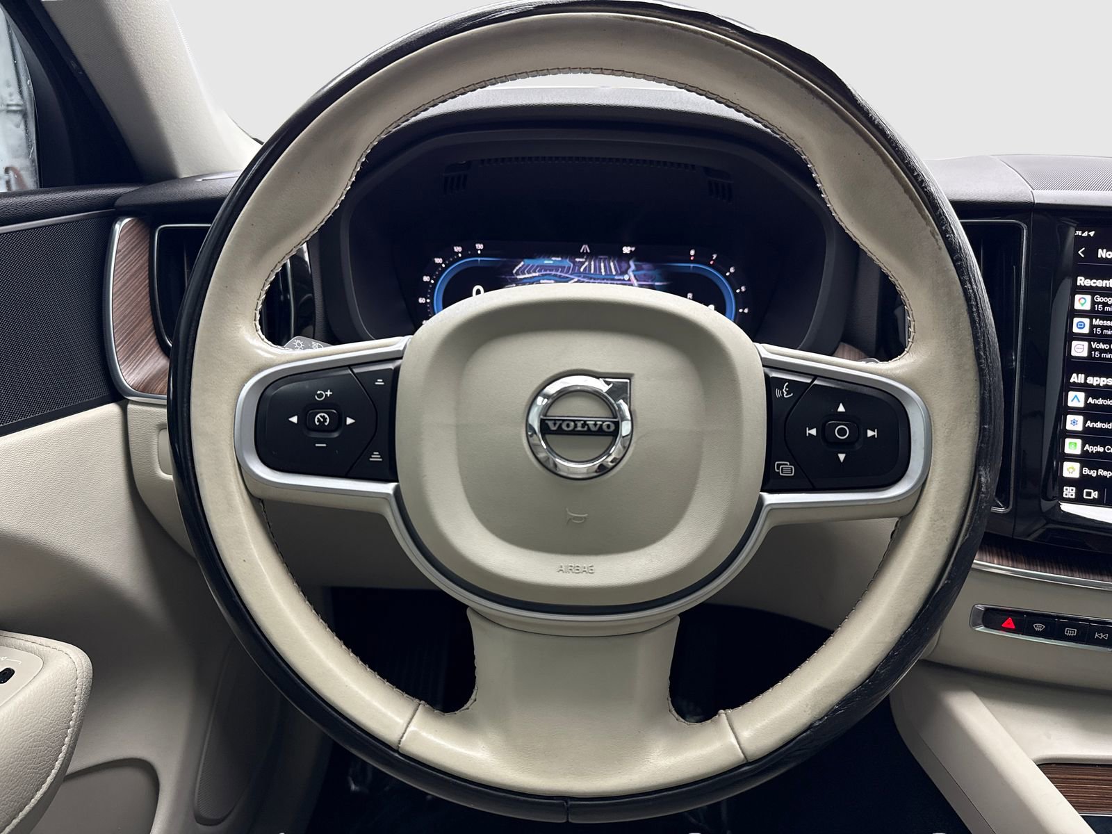 Used 2022 Volvo XC60 B5 Momentum w/ Protection Package Premier FWD image 19