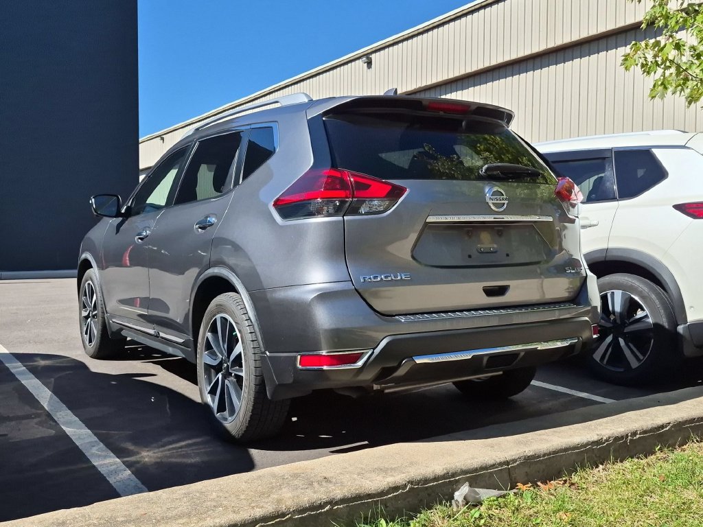 Used 2018 Nissan Rogue SL w/ Premium Package AWD/4WD image 4