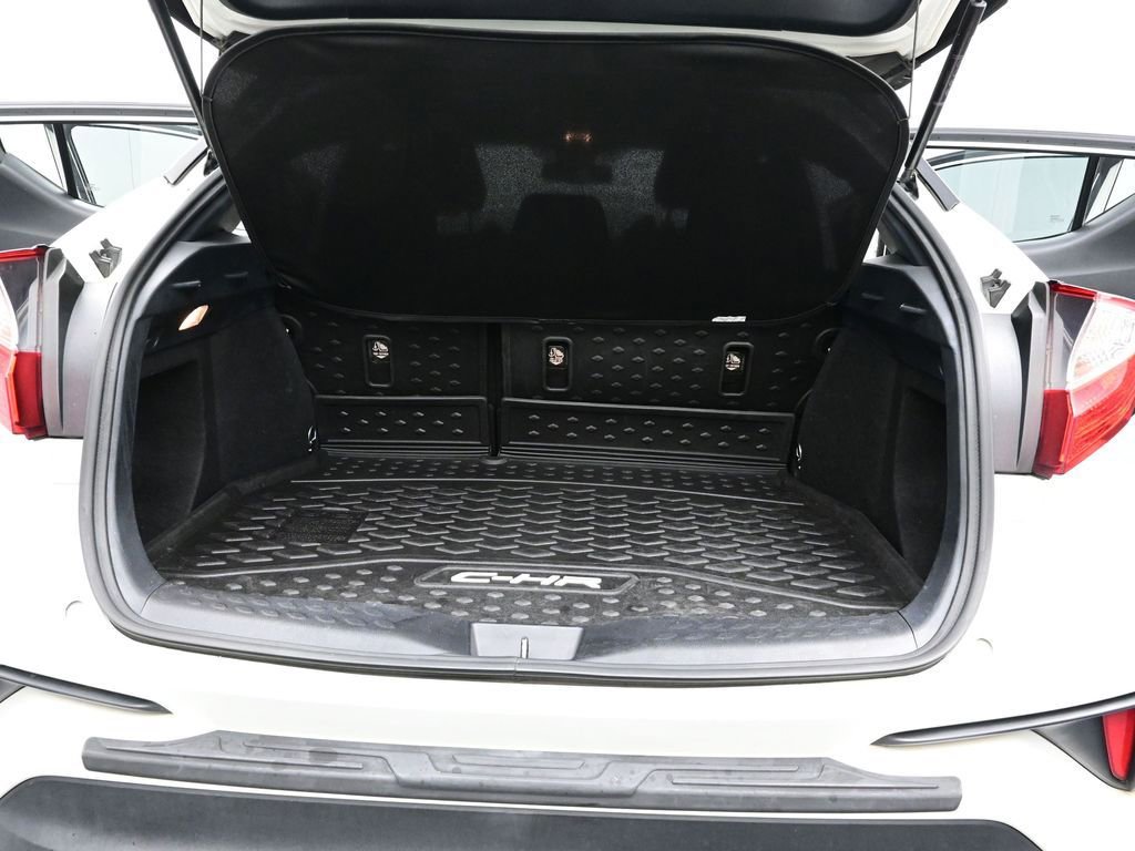 Used 2019 Toyota C-HR XLE image 11