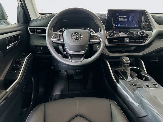 Used 2024 Toyota Highlander XLE AWD/4WD image 23