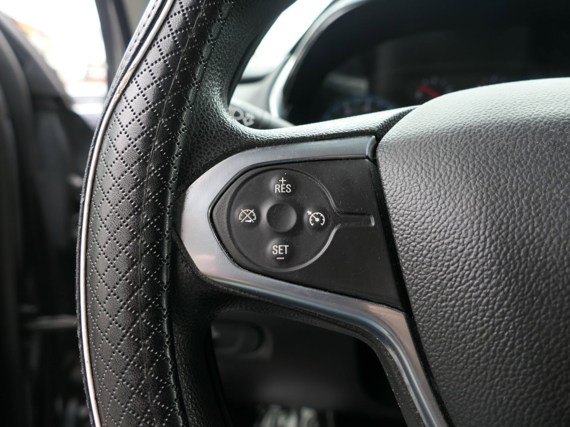 Used 2021 Chevrolet Traverse LS FWD image 15