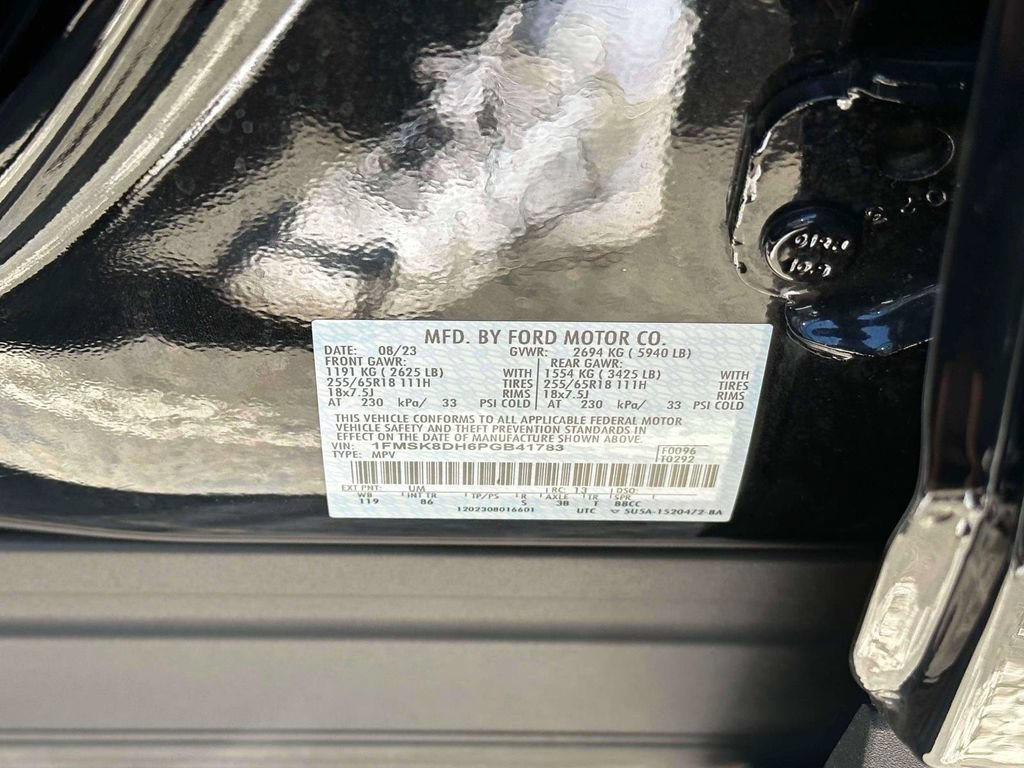 Used 2023 Ford Explorer XLT AWD/4WD image 19