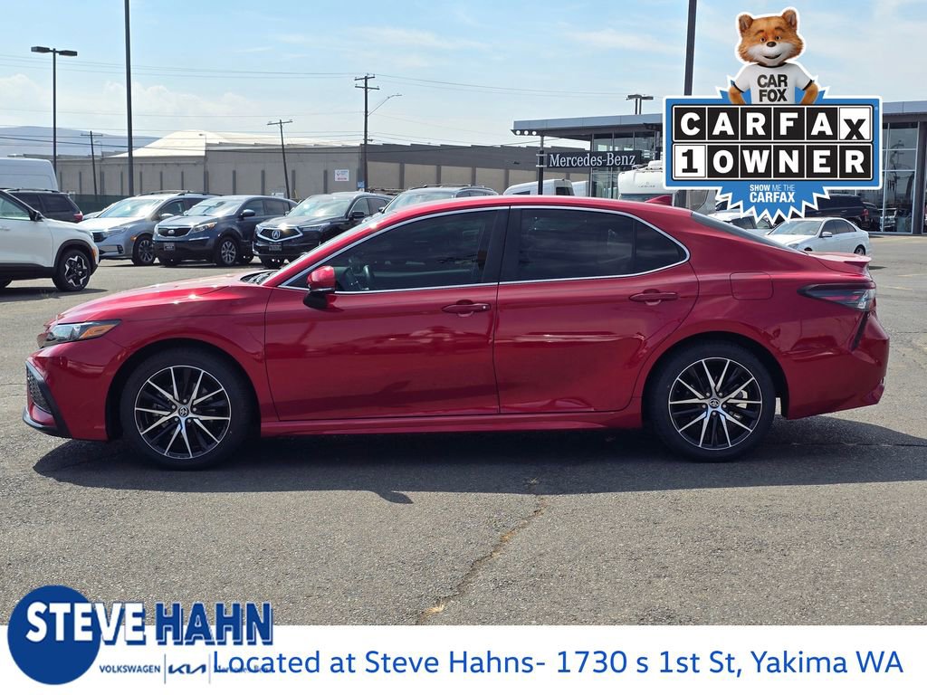 Used 2024 Toyota Camry SE image 2