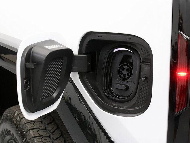 New 2025 GMC Hummer EV 2X AWD/4WD image 9